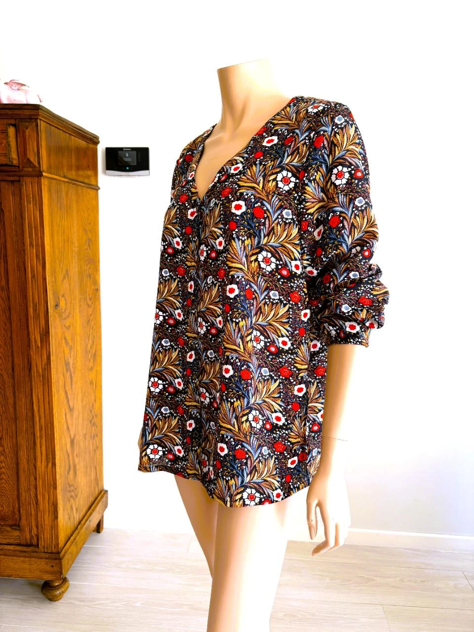 Kaffe bloemenblouse – maat 40 – V‑hals & luxe knoopjes
